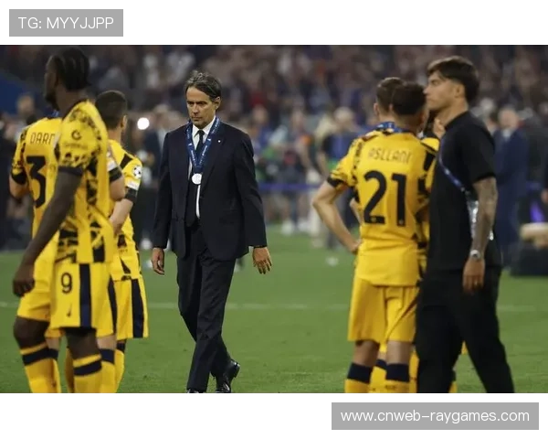 基伏教练席重逢旧主国米，时光飞逝感慨万千